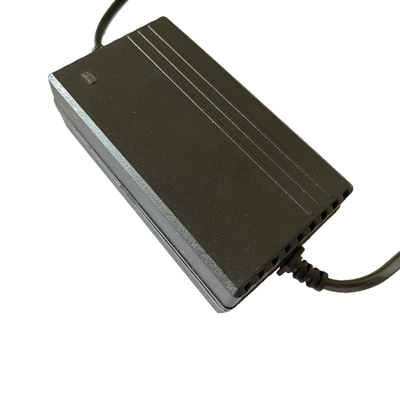 Зарядное устройство для лития с акислойной батареей 12 В 1,7A.